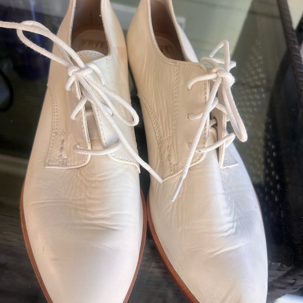 Frye Women’s White Leather Oxfords